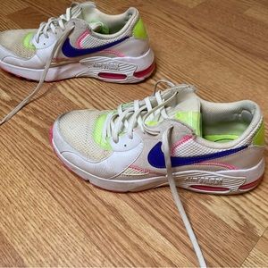 Nike women’s Air Max shoe size 9